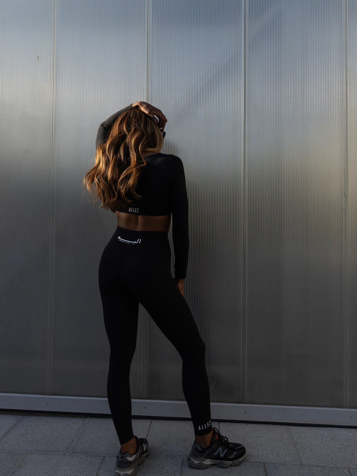 LONG SLEEVE SPORTS BRA BLACK
